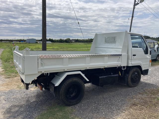 ダンプ　トラック　積載量２０００ＫＧ　ダンプ　ローダー　ＭＴ　後輪ダブル(4枚目)