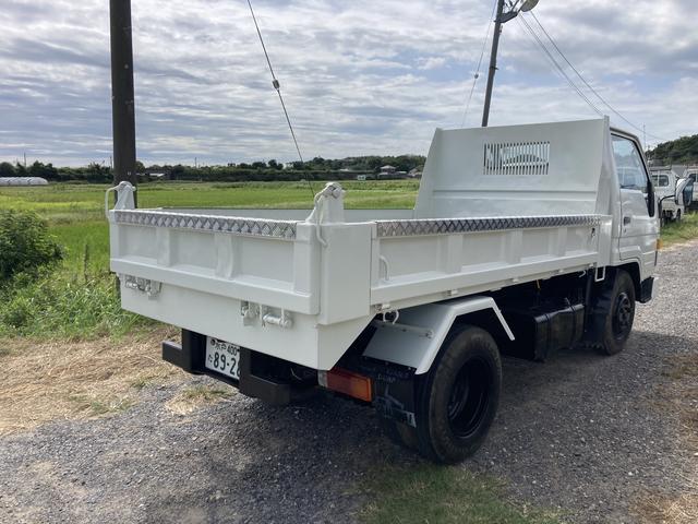 ダンプ　トラック　積載量２０００ＫＧ　ダンプ　ローダー　ＭＴ　後輪ダブル(5枚目)