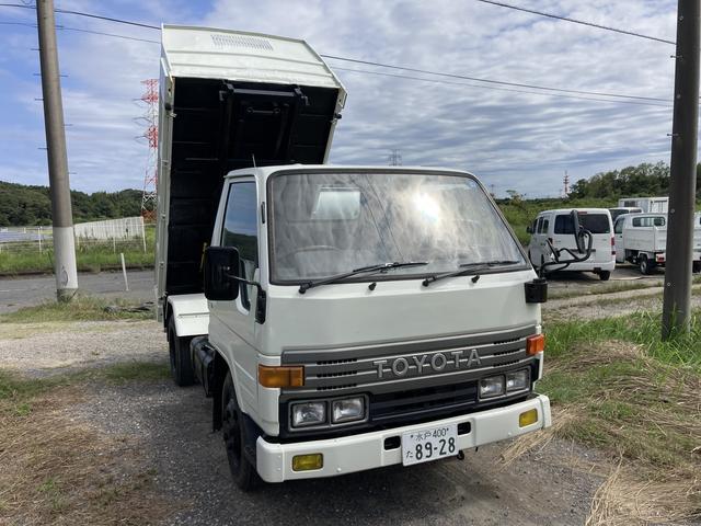 ダンプ　トラック　積載量２０００ＫＧ　ダンプ　ローダー　ＭＴ　後輪ダブル(11枚目)