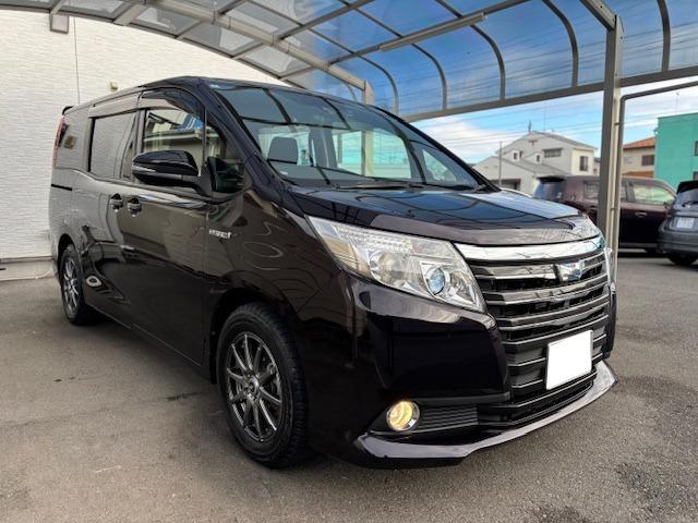 ノア ハイブリッドＧ　禁煙車　純正９インチナビ　ＴＶ　Ｂｌｕｅｔｏｏｔｈ　バックカメラ　ＥＴＣ　デジタルインナーミラー　前後ドラレコ　左側パワースライドドア　前席シートヒーター　ＬＥＤヘッドライト　フロント／リヤエアコン（3枚目）