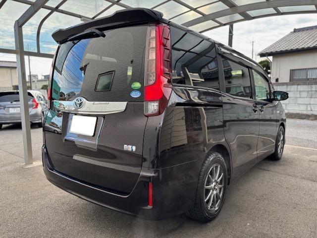 ノア ハイブリッドＧ　禁煙車　純正９インチナビ　ＴＶ　Ｂｌｕｅｔｏｏｔｈ　バックカメラ　ＥＴＣ　デジタルインナーミラー　前後ドラレコ　左側パワースライドドア　前席シートヒーター　ＬＥＤヘッドライト　フロント／リヤエアコン（4枚目）