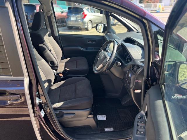 ノア ハイブリッドＧ　禁煙車　純正９インチナビ　ＴＶ　Ｂｌｕｅｔｏｏｔｈ　バックカメラ　ＥＴＣ　デジタルインナーミラー　前後ドラレコ　左側パワースライドドア　前席シートヒーター　ＬＥＤヘッドライト　フロント／リヤエアコン（9枚目）