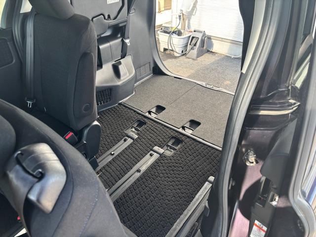 ノア ハイブリッドＧ　禁煙車　純正９インチナビ　ＴＶ　Ｂｌｕｅｔｏｏｔｈ　バックカメラ　ＥＴＣ　デジタルインナーミラー　前後ドラレコ　左側パワースライドドア　前席シートヒーター　ＬＥＤヘッドライト　フロント／リヤエアコン（24枚目）