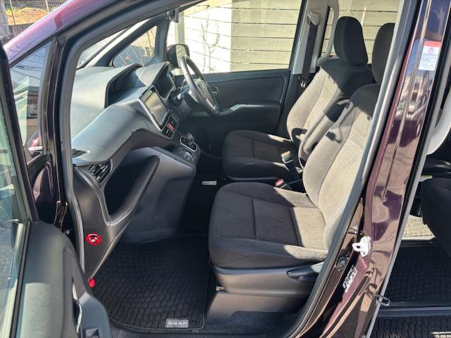 ノア ハイブリッドＧ　禁煙車　純正９インチナビ　ＴＶ　Ｂｌｕｅｔｏｏｔｈ　バックカメラ　ＥＴＣ　デジタルインナーミラー　前後ドラレコ　左側パワースライドドア　前席シートヒーター　ＬＥＤヘッドライト　フロント／リヤエアコン（25枚目）