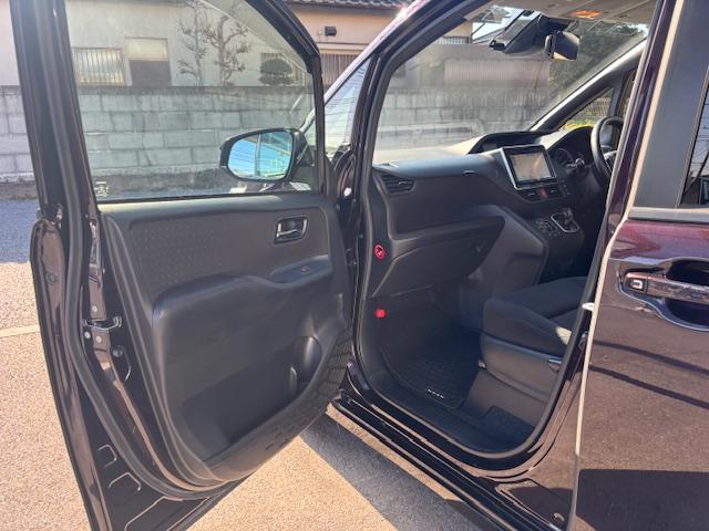 ノア ハイブリッドＧ　禁煙車　純正９インチナビ　ＴＶ　Ｂｌｕｅｔｏｏｔｈ　バックカメラ　ＥＴＣ　デジタルインナーミラー　前後ドラレコ　左側パワースライドドア　前席シートヒーター　ＬＥＤヘッドライト　フロント／リヤエアコン（26枚目）