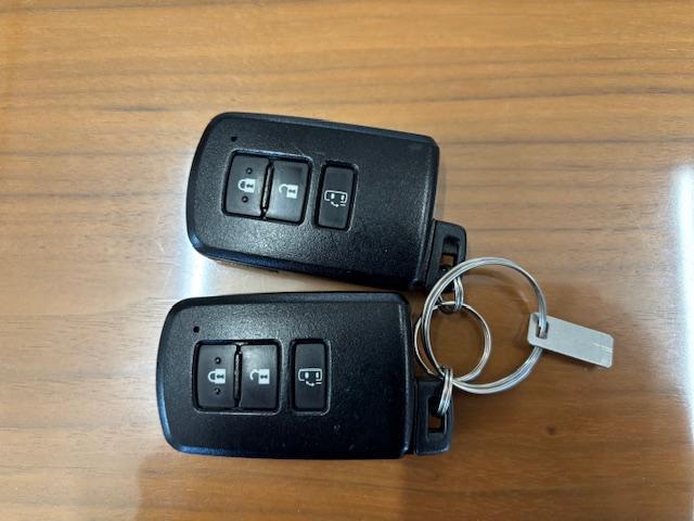 ノア ハイブリッドＧ　禁煙車　純正９インチナビ　ＴＶ　Ｂｌｕｅｔｏｏｔｈ　バックカメラ　ＥＴＣ　デジタルインナーミラー　前後ドラレコ　左側パワースライドドア　前席シートヒーター　ＬＥＤヘッドライト　フロント／リヤエアコン（27枚目）