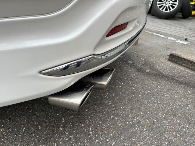 ハリアー エレガンス　モデリスタエアロ　Ｍ’Ｓスピード４本出しマフラー　ワンオーナー　禁煙車　純正ナビ・フルセグＴＶ・バックカメラ　ハーフレザーシート　ＬＥＤ　ＥＴＣ　スマートキー　プッシュスタート　オートドアミラー（22枚目）