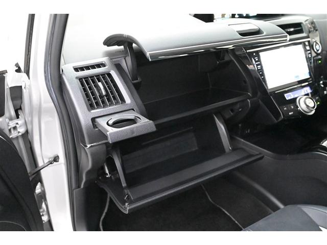 ������ȃA�b�p�[�{�b�N�X�A���J�b�v�z���_�[�A���O���[�u�{�b�N�X�@�����B�@�O���[�u�{�b�N�X�͎Ԍ��؂�戵��������ۊǂ���̂ɕ֗��ł��B