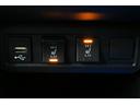 ■通信用USB端子、■シートヒータースイッチ(運転席/助手席) 装備  シートヒーターは 『HI - LO』の2段階切替が可能。