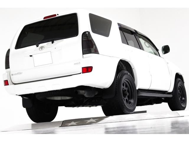 ハイラックスサーフ ＳＳＲ－Ｘ　４ＷＤ　新品ダッシュボード交換　ヴィンテージグリル　インナーブラックＬＥＤイカリングヘッドライト　ＬＥＤスモークテールランプ　ＳＴＡＲ１６インチアルミホイール　ブラックレザー調シートカバー　ＨＩＤ（15枚目）