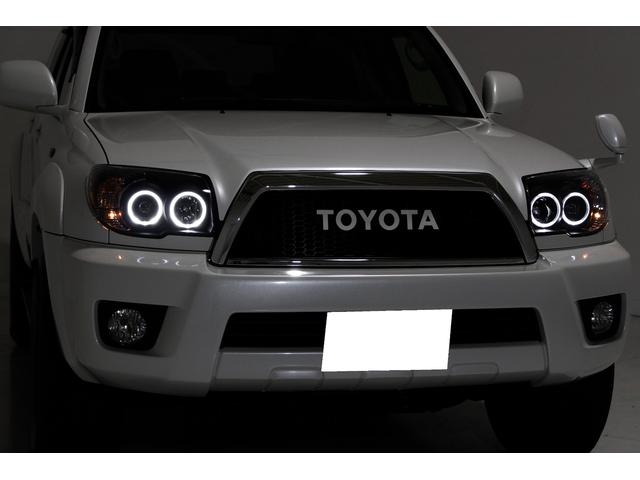 ハイラックスサーフ ＳＳＲ－Ｘ　４ＷＤ　新品ダッシュボード交換　ヴィンテージグリル　インナーブラックＬＥＤイカリングヘッドライト　ＬＥＤスモークテールランプ　ＳＴＡＲ１６インチアルミホイール　ブラックレザー調シートカバー　ＨＩＤ（26枚目）