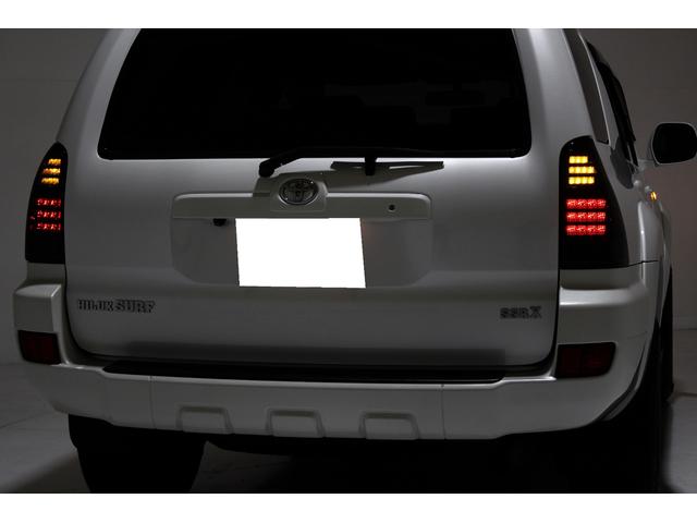 ハイラックスサーフ ＳＳＲ－Ｘ　４ＷＤ　新品ダッシュボード交換　ヴィンテージグリル　インナーブラックＬＥＤイカリングヘッドライト　ＬＥＤスモークテールランプ　ＳＴＡＲ１６インチアルミホイール　ブラックレザー調シートカバー　ＨＩＤ（36枚目）