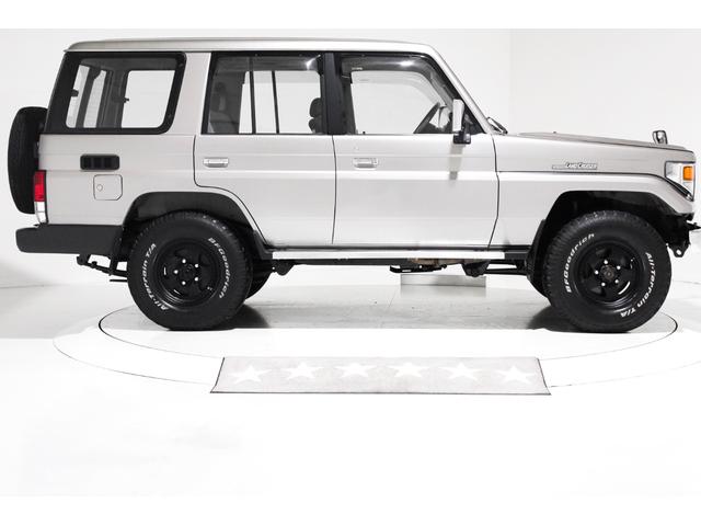 ＬＸ　４ＷＤ　ワンオーナー　ナローボディ　５速マニュアル　社外１６インチアルミホイール　クロームメッキフロントバンパー　ＬＥＤイカリングヘッドライト　ＬＥＤクリスタルコンビテールランプ　新品ダッシュボード(16枚目)