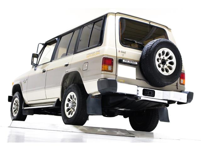 エクシード　４ＷＤ　タイミングベルト交換済　ナローボディ　寒冷地仕様　ハーフレザーシート　シートヒーター　ＬＥＤイカリングクリスタルヘッドライト　３列シート　７人乗り　ディーゼルターボ車　４ナンバー登録可能(11枚目)