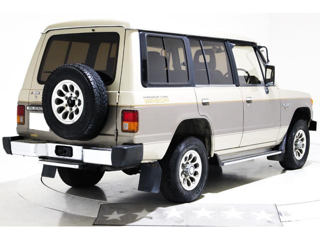 エクシード　４ＷＤ　タイミングベルト交換済　ナローボディ　寒冷地仕様　ハーフレザーシート　シートヒーター　ＬＥＤイカリングクリスタルヘッドライト　３列シート　７人乗り　ディーゼルターボ車　４ナンバー登録可能(14枚目)