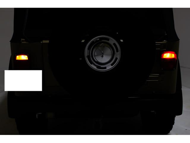 ジープ・ラングラー スポーツ　４ＷＤ　５速マニュアル車　ソフトトップ　リフトアップ　ＡＰＪ製ヴィンテージ１６インチアルミホイール　ＬＥＤイカリングヘッドライト　社外フロントバンパー　社外ヒッチメンバー付きリアバンパー　ＣＤ　ＥＴＣ（40枚目）