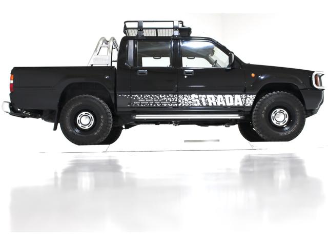 ストラーダ ブラックエディション　４ＷＤ　５ＭＴ　新品タイミングベルト交換　スキッドプレート　荷台チッピングコート済　クリスタルヘッドライト　イカリング　ＡＰＪ製ルーフラック　ＡＰＪ製ヴィンテージアルミ　フロントパワーウインドウ（17枚目）