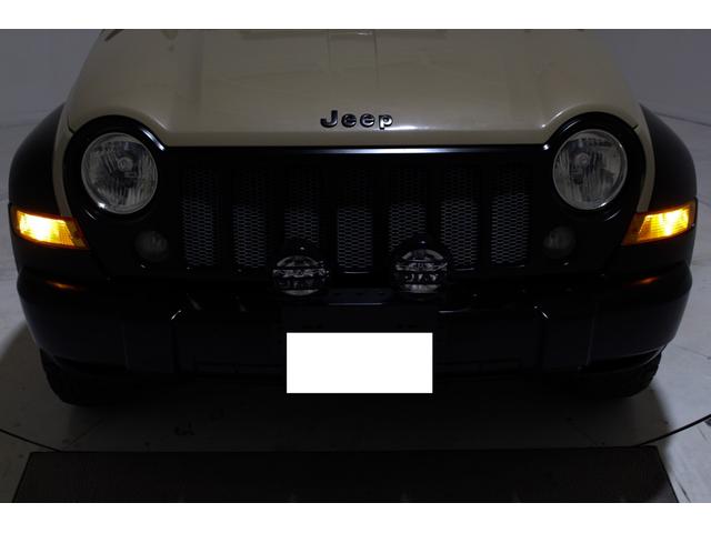 ジープ・チェロキー リミテッド　ディーラー車　４ＷＤ　社外１６インチアルミホイール　ルーフラック　ルーフレール　本革電動シート　シートヒーター付　オートクルーズコントロール付　キーレス　ＣＤ　Ｂｌｕｅｔｏｏｔｈ付　ＥＴＣ付（28枚目）