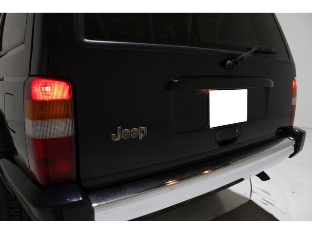 ジープ・チェロキー リミテッド　４ＷＤ　ベージュ本革シート　社外１５インチホイール　メッキグリル　クロームメッキフロントバンパー　リアクロームメッキバンパー　クリスタルヘッドライト　クリアコーナー　クリアウィンカー　天張り張替（42枚目）