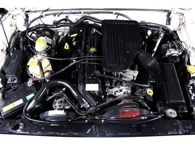 ジープ・チェロキー リミテッド　４ＷＤ　リフトアップ　社外１８インチアルミホイール　社外ワイドオーバーフェンダー　メッキグリル　クリスタルヘッドライト　クリアコーナー　クリアウィンカー　クリアサイドマーカー　本革電動シート　ＥＴＣ（4枚目）