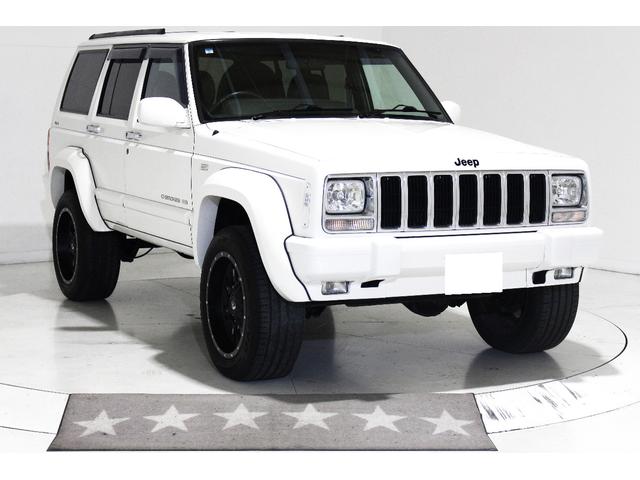ジープ・チェロキー リミテッド　４ＷＤ　リフトアップ　社外１８インチアルミホイール　社外ワイドオーバーフェンダー　メッキグリル　クリスタルヘッドライト　クリアコーナー　クリアウィンカー　クリアサイドマーカー　本革電動シート　ＥＴＣ（18枚目）