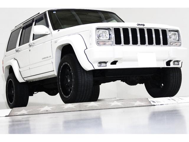 ジープ・チェロキー リミテッド　４ＷＤ　リフトアップ　社外１８インチアルミホイール　社外ワイドオーバーフェンダー　メッキグリル　クリスタルヘッドライト　クリアコーナー　クリアウィンカー　クリアサイドマーカー　本革電動シート　ＥＴＣ（19枚目）