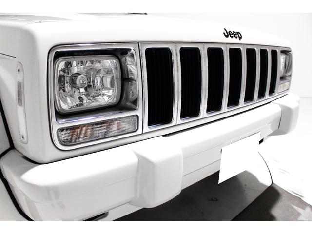 ジープ・チェロキー リミテッド　４ＷＤ　リフトアップ　社外１８インチアルミホイール　社外ワイドオーバーフェンダー　メッキグリル　クリスタルヘッドライト　クリアコーナー　クリアウィンカー　クリアサイドマーカー　本革電動シート　ＥＴＣ（24枚目）