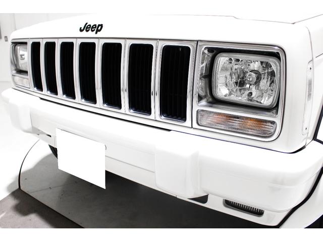 ジープ・チェロキー リミテッド　４ＷＤ　リフトアップ　社外１８インチアルミホイール　社外ワイドオーバーフェンダー　メッキグリル　クリスタルヘッドライト　クリアコーナー　クリアウィンカー　クリアサイドマーカー　本革電動シート　ＥＴＣ（26枚目）