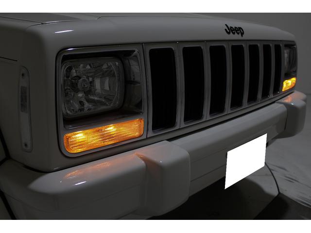 ジープ・チェロキー リミテッド　４ＷＤ　リフトアップ　社外１８インチアルミホイール　社外ワイドオーバーフェンダー　メッキグリル　クリスタルヘッドライト　クリアコーナー　クリアウィンカー　クリアサイドマーカー　本革電動シート　ＥＴＣ（27枚目）