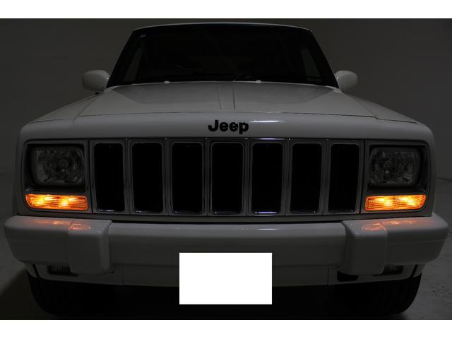 ジープ・チェロキー リミテッド　４ＷＤ　リフトアップ　社外１８インチアルミホイール　社外ワイドオーバーフェンダー　メッキグリル　クリスタルヘッドライト　クリアコーナー　クリアウィンカー　クリアサイドマーカー　本革電動シート　ＥＴＣ（28枚目）