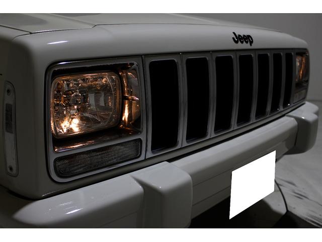 ジープ・チェロキー リミテッド　４ＷＤ　リフトアップ　社外１８インチアルミホイール　社外ワイドオーバーフェンダー　メッキグリル　クリスタルヘッドライト　クリアコーナー　クリアウィンカー　クリアサイドマーカー　本革電動シート　ＥＴＣ（30枚目）