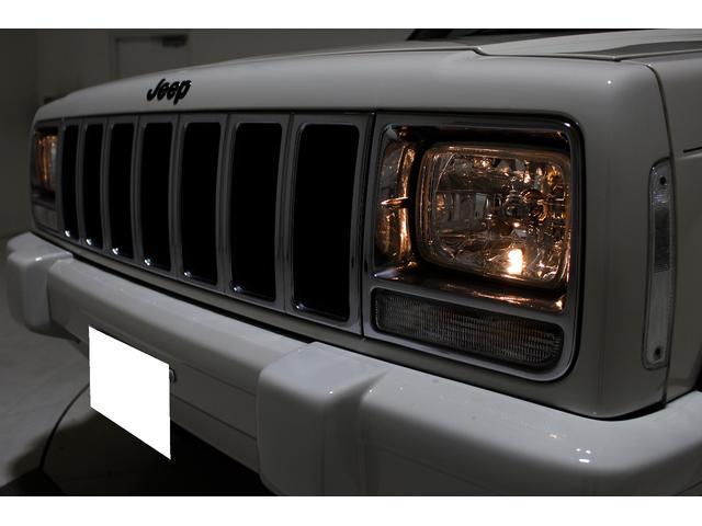 ジープ・チェロキー リミテッド　４ＷＤ　リフトアップ　社外１８インチアルミホイール　社外ワイドオーバーフェンダー　メッキグリル　クリスタルヘッドライト　クリアコーナー　クリアウィンカー　クリアサイドマーカー　本革電動シート　ＥＴＣ（32枚目）