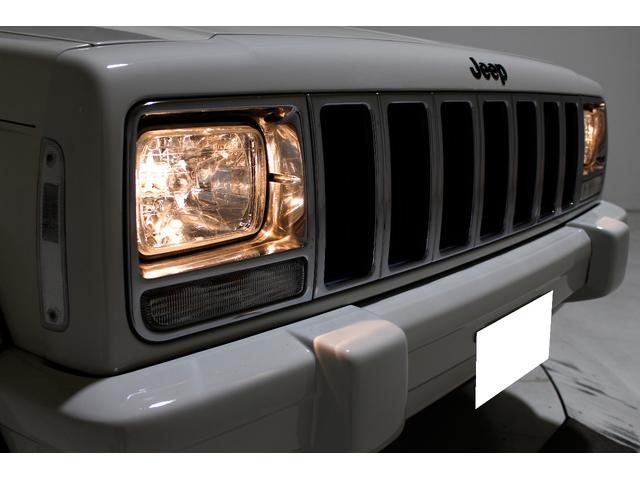 ジープ・チェロキー リミテッド　４ＷＤ　リフトアップ　社外１８インチアルミホイール　社外ワイドオーバーフェンダー　メッキグリル　クリスタルヘッドライト　クリアコーナー　クリアウィンカー　クリアサイドマーカー　本革電動シート　ＥＴＣ（33枚目）
