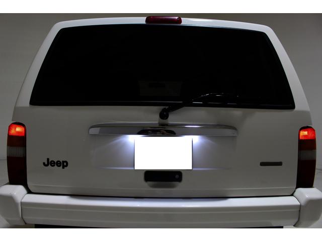 ジープ・チェロキー リミテッド　４ＷＤ　リフトアップ　社外１８インチアルミホイール　社外ワイドオーバーフェンダー　メッキグリル　クリスタルヘッドライト　クリアコーナー　クリアウィンカー　クリアサイドマーカー　本革電動シート　ＥＴＣ（43枚目）