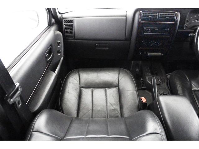 ジープ・チェロキー リミテッド　４ＷＤ　リフトアップ　社外１８インチアルミホイール　社外ワイドオーバーフェンダー　メッキグリル　クリスタルヘッドライト　クリアコーナー　クリアウィンカー　クリアサイドマーカー　本革電動シート　ＥＴＣ（52枚目）