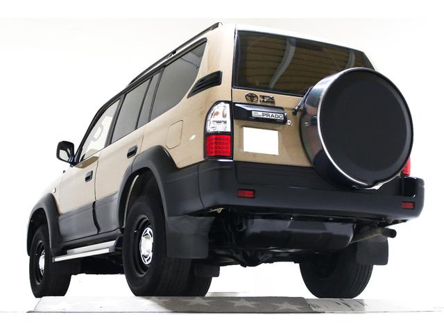 ランドクルーザープラド TX リミテッド 4WD 丸目仕様 APJ製ヴィンテージグリル APJ製レザー調シートカバー APJ製ヴィンテージ16インチアルミホイール LEDテールランプ LEDイカリングフォグランプ 8人乗3列シート(11枚目)