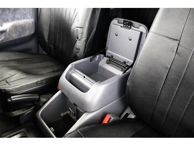 ランドクルーザープラド TX リミテッド 4WD 丸目仕様 APJ製ヴィンテージグリル APJ製レザー調シートカバー APJ製ヴィンテージ16インチアルミホイール LEDテールランプ LEDイカリングフォグランプ 8人乗3列シート(66枚目)