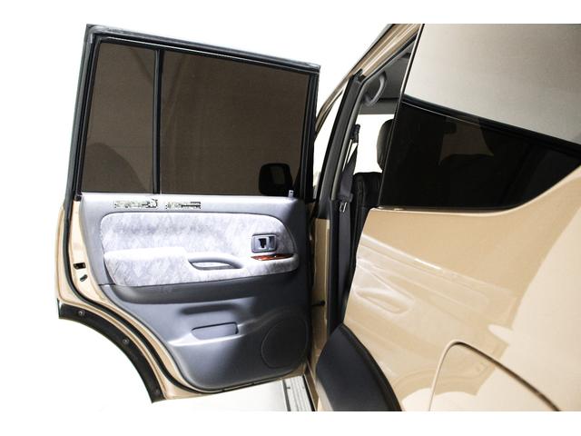 ランドクルーザープラド TX リミテッド 4WD 丸目仕様 APJ製ヴィンテージグリル APJ製レザー調シートカバー APJ製ヴィンテージ16インチアルミホイール LEDテールランプ LEDイカリングフォグランプ 8人乗3列シート(71枚目)