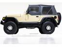 スポーツ　４ＷＤ　５速マニュアル車　ソフトトップ　リフトアップ　ＡＰＪ製ヴィンテージ１６インチアルミホイール　ＬＥＤイカリングヘッドライト　社外フロントバンパー　社外ヒッチメンバー付きリアバンパー　ＣＤ　ＥＴＣ(9枚目)