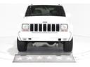 ジープ・チェロキー リミテッド　４ＷＤ　リフトアップ　社外１８インチアルミホイール　社外ワイドオーバーフェンダー　メッキグリル　クリスタルヘッドライト　クリアコーナー　クリアウィンカー　クリアサイドマーカー　本革電動シート　ＥＴＣ（6枚目）