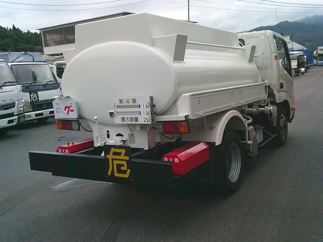 デュトロ 　平成２７年度燃費基準達成車　４ＷＤ　２ＫＬタンクローリー　タンク検査付　デジタルメーター　Ｆリール　エアコン・パワステ・パワーウインドウ　両側エアバッグ付き　５速マニュアル（15枚目）