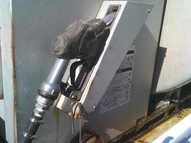アトラストラック 　平成２７年度燃費基準達成車　タンク検査付き　９９０Ｌタンクローリー　デジタルメーター　プリセット機能付き　エアコン・パワステ・パワーウインドウ　運転席側エアバッグ付き（11枚目）