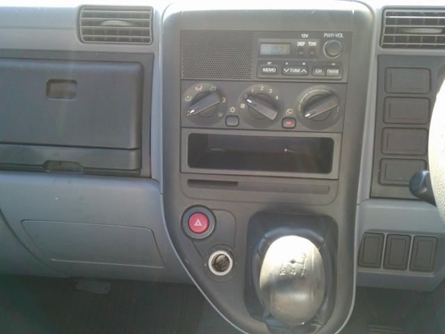 キャンターガッツ  950Lタンクローリー タンク検査付き デジタルメーター プリセット機能付き エアコン・パワステ 運転席側エアバッグ付き Rダブルタイヤ(3枚目)