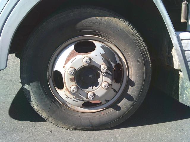 キャンターガッツ  950Lタンクローリー タンク検査付き デジタルメーター プリセット機能付き エアコン・パワステ 運転席側エアバッグ付き Rダブルタイヤ(27枚目)