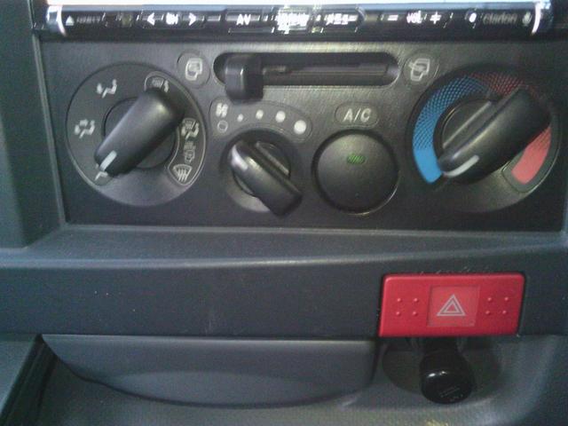 エルフトラック  4WD MT 後輪ダブル ナビ TV バックカメラ 電動格納ミラー エアコン パワーウィンドウ 運転席エアバッグ CD DVD再生 USB Bluetooth(6枚目)