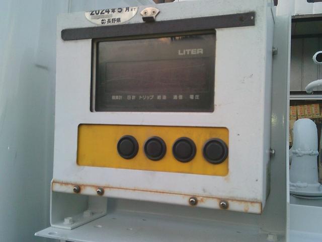 エルフトラック  4WD MT 後輪ダブル ナビ TV バックカメラ 電動格納ミラー エアコン パワーウィンドウ 運転席エアバッグ CD DVD再生 USB Bluetooth(19枚目)