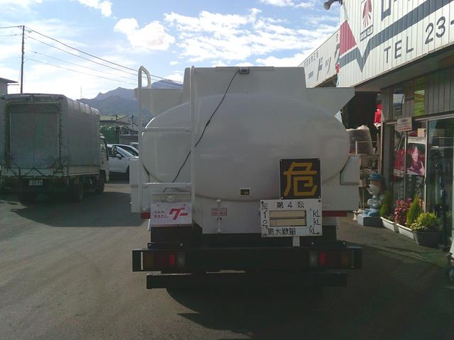 エルフトラック 平成27年度燃費基準達成車 4WD タンク検査付き 3KL デジタルメーター Fリール 2層 エアコン・パワステ・パワーウインドウ 運転席側エアバッグ付き ナビ バックカメラ付き(17枚目)