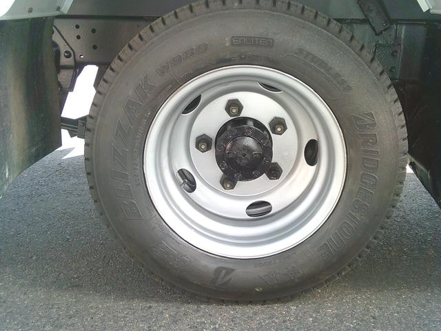 エルフトラック 平成27年度燃費基準達成車 4WD タンク検査付き 3KL デジタルメーター Fリール 2層 エアコン・パワステ・パワーウインドウ 運転席側エアバッグ付き ナビ バックカメラ付き(31枚目)