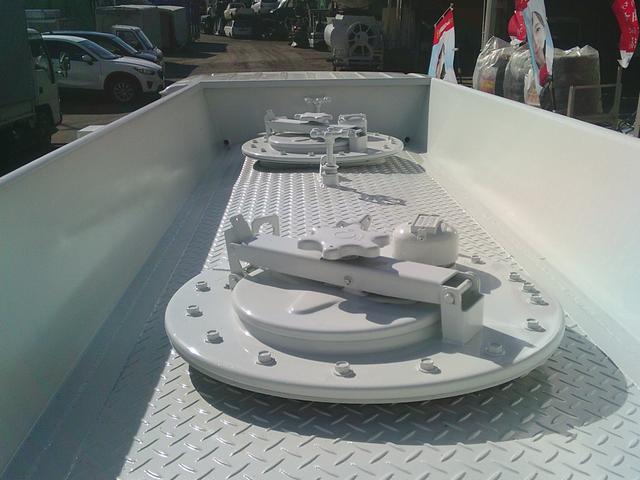 エルフトラック 平成27年度燃費基準達成車 4WD タンク検査付き 3KL デジタルメーター Fリール 2層 エアコン・パワステ・パワーウインドウ 運転席側エアバッグ付き ナビ バックカメラ付き(32枚目)