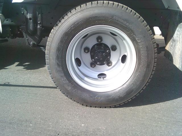 エルフトラック 平成27年度燃費基準達成車 4WD タンク検査付き 3KL デジタルメーター Fリール 2層 エアコン・パワステ・パワーウインドウ 運転席側エアバッグ付き ナビ バックカメラ付き(35枚目)